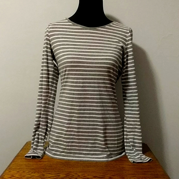 The Limited Tops - LIMITED PERFECT TEE.  SIZE MED. GRAY WHITE